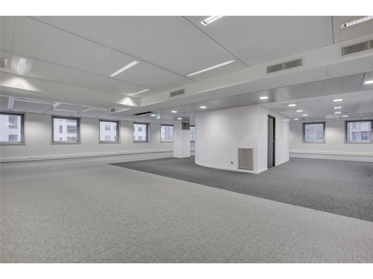 Savills vous propose à la location 4 273 m² de bu