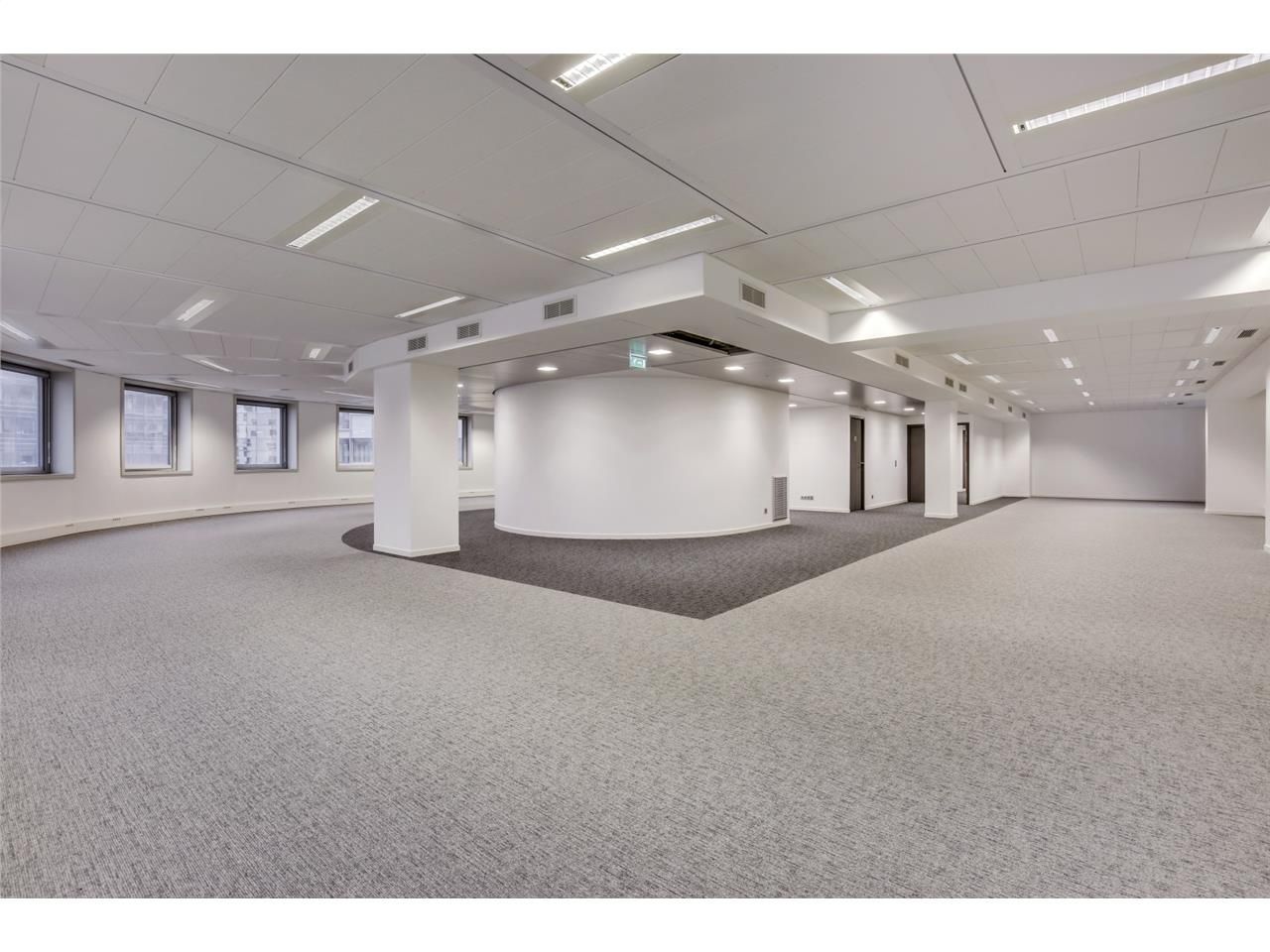 Savills vous propose à la location 4 273 m² de bu