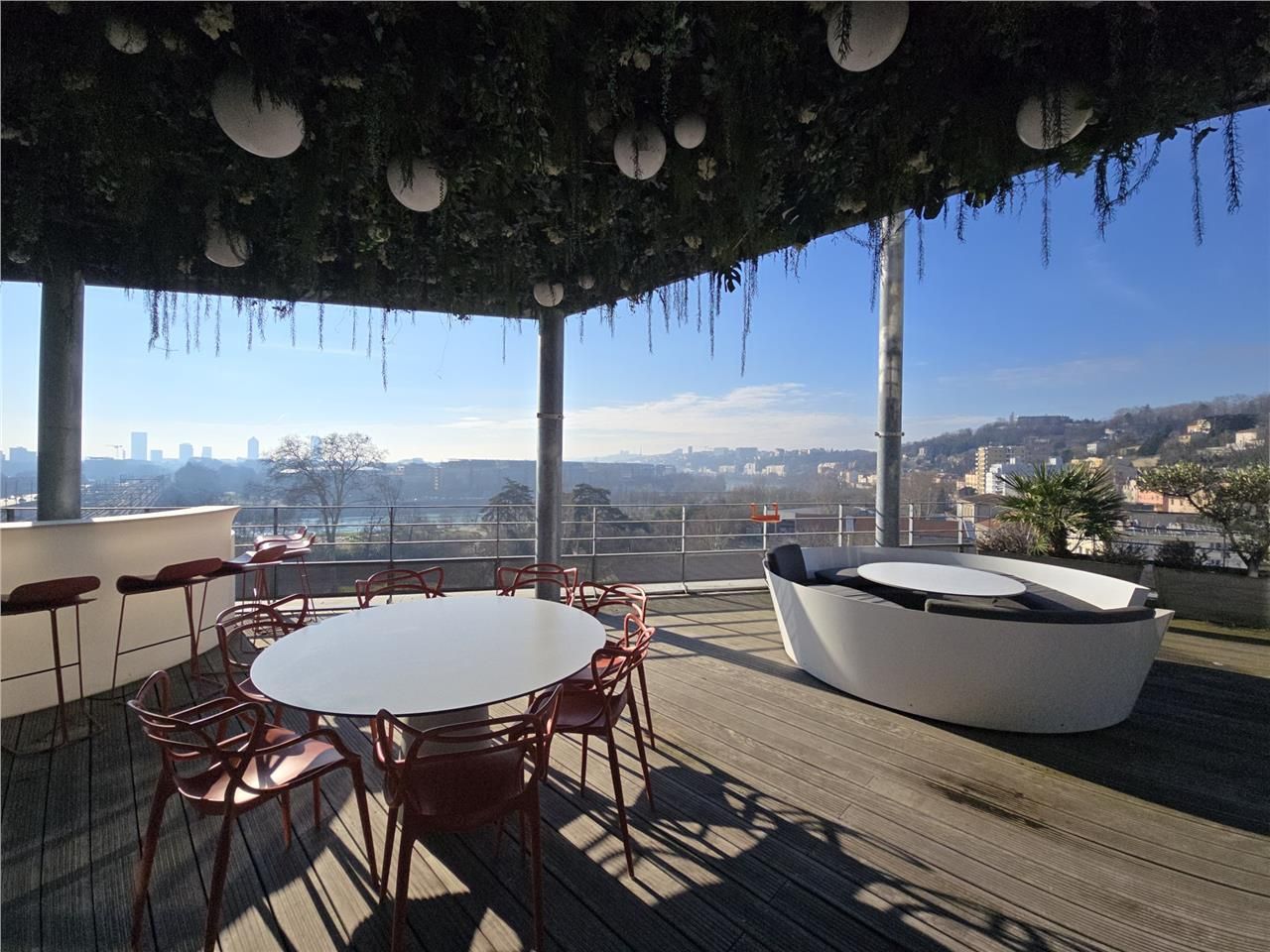 Savills vous propose un plateau de bureaux à la v