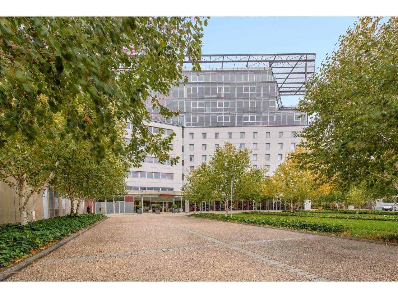 Savills vous propose un plateau de bureaux à la v