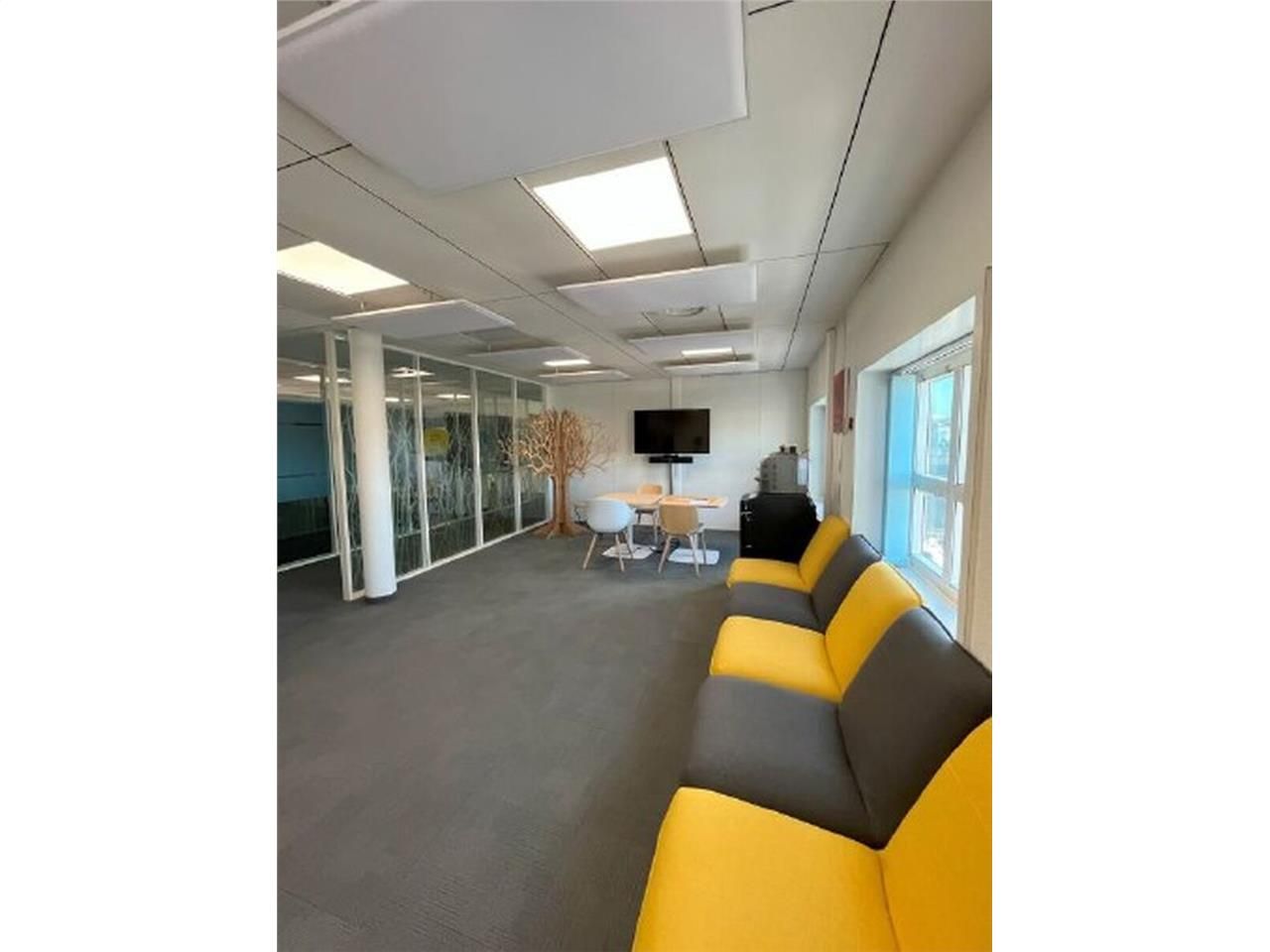 Savills vous propose à la location des bureaux au