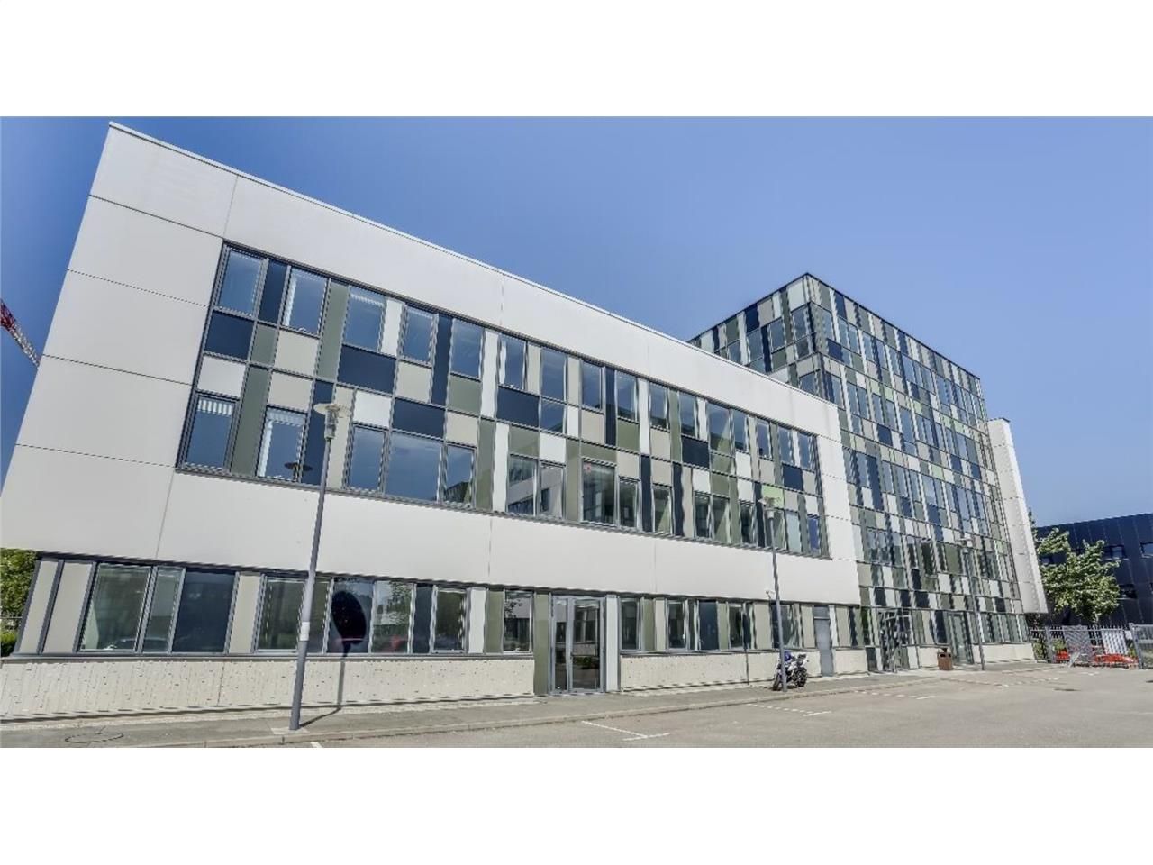 SAVILLS vous propose à la location ou l'achat des