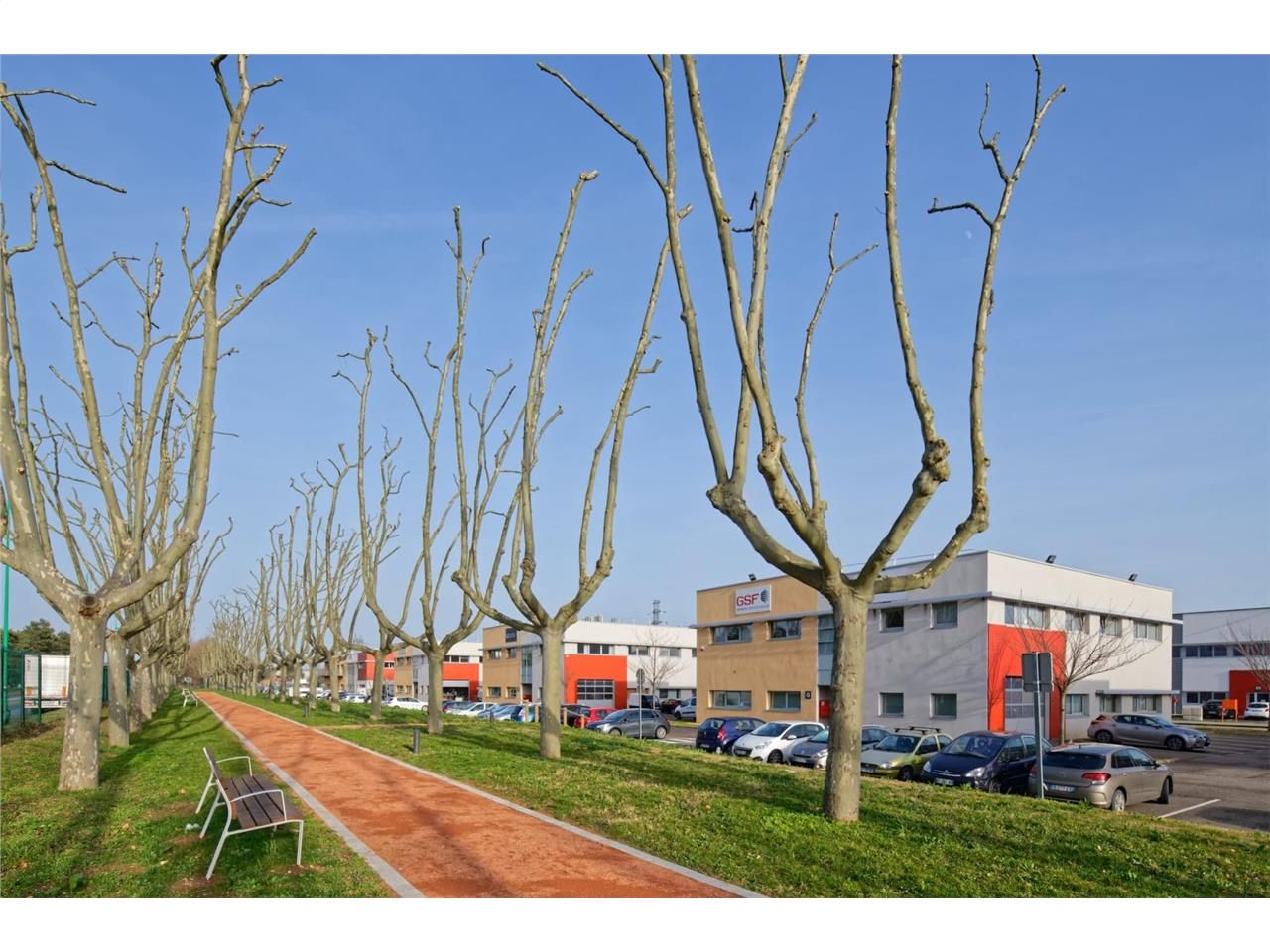 Savills vous propose à la location des cellules m