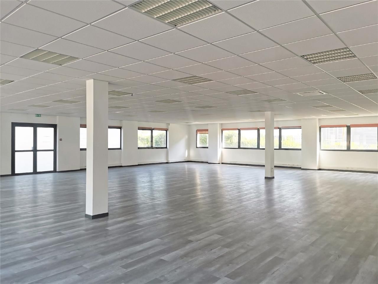 Savills vous propose à la location plusieurs surf