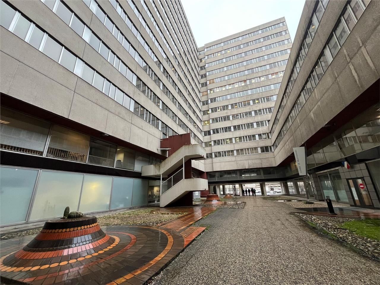 Savills vous propose des bureaux à louer de 100 m