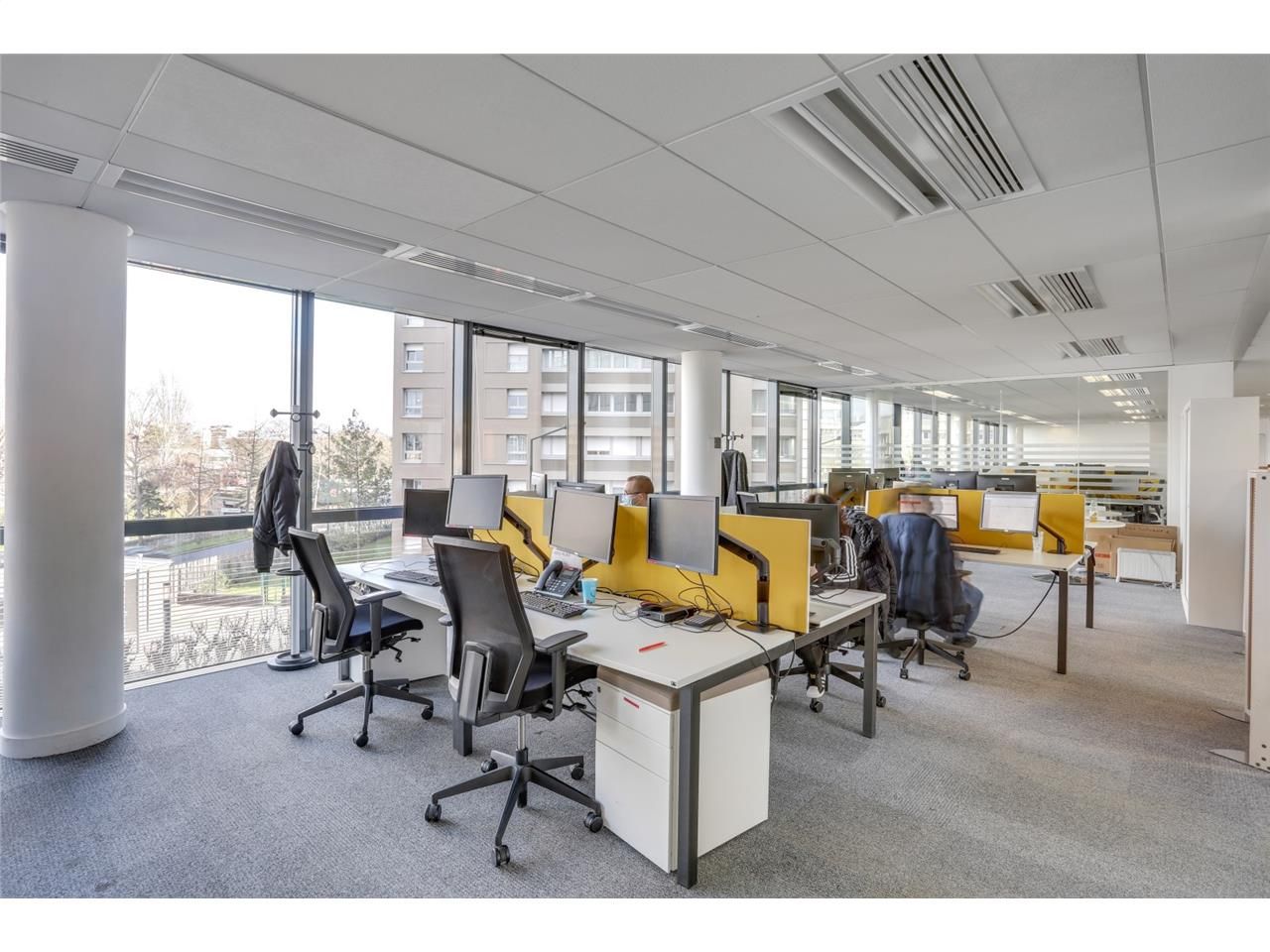 Savills vous propose à la vente 2 946 m² de burea