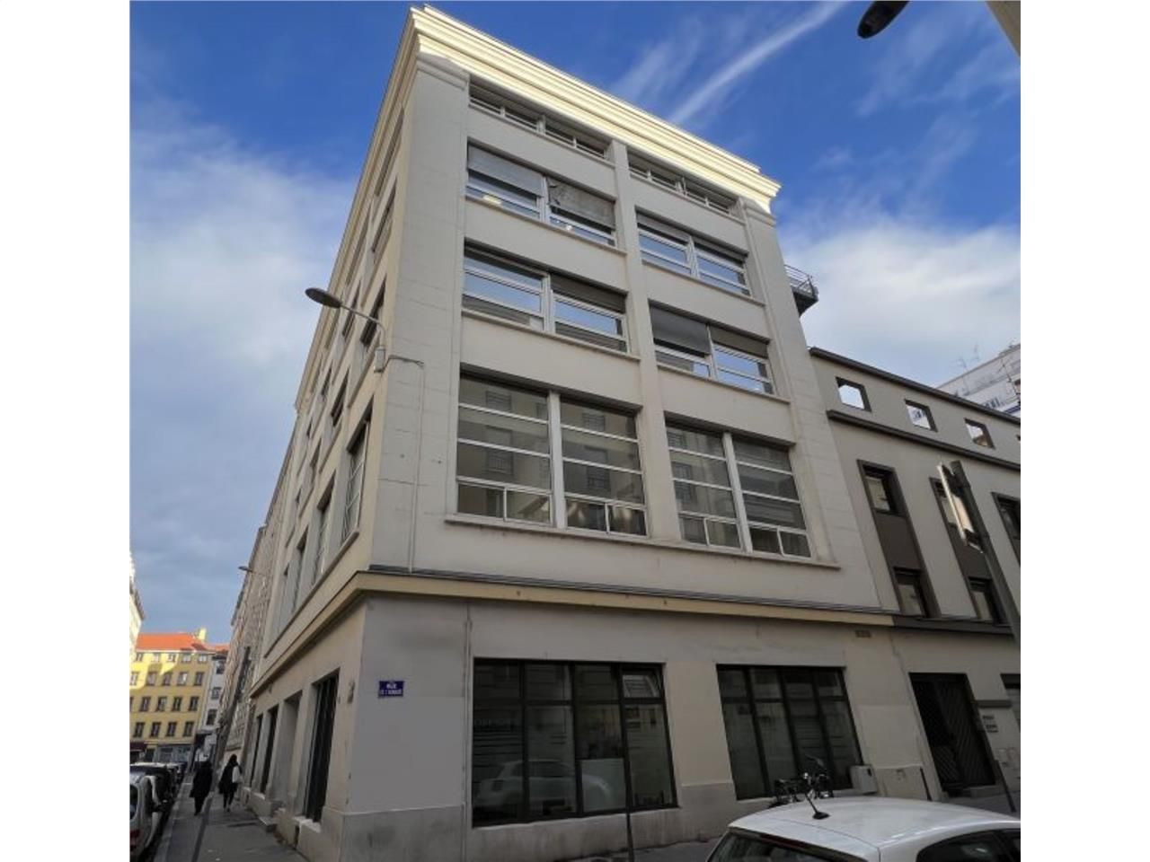 Savills France vous propose à la location 250 m² 