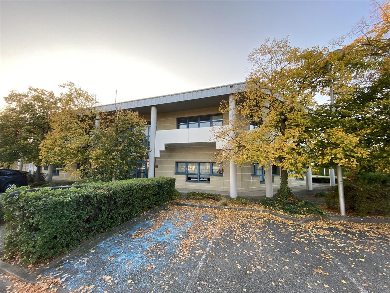 Savills vous propose à la vente 153 m² de bureaux