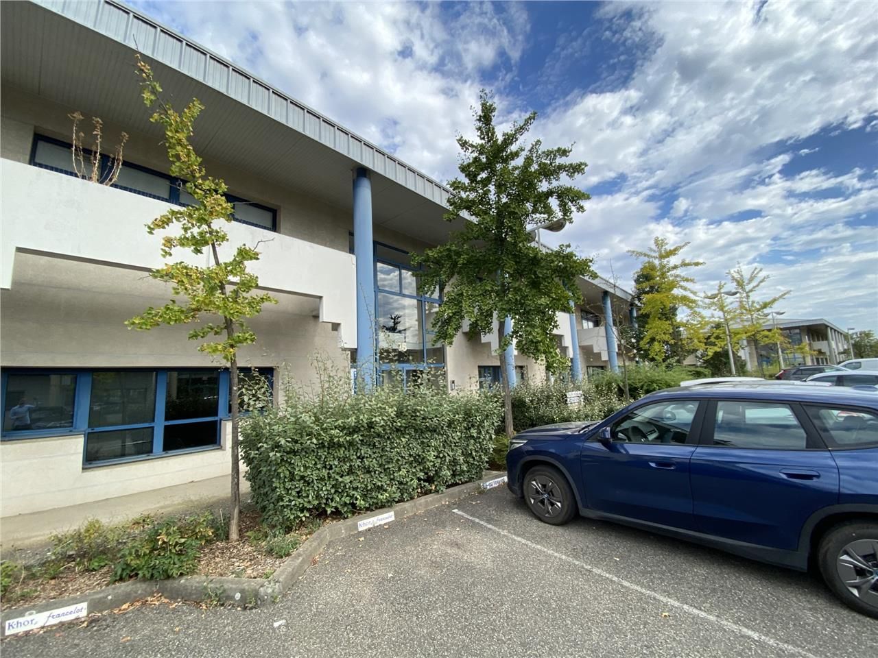 Savills vous propose à la location 214 m² de bure