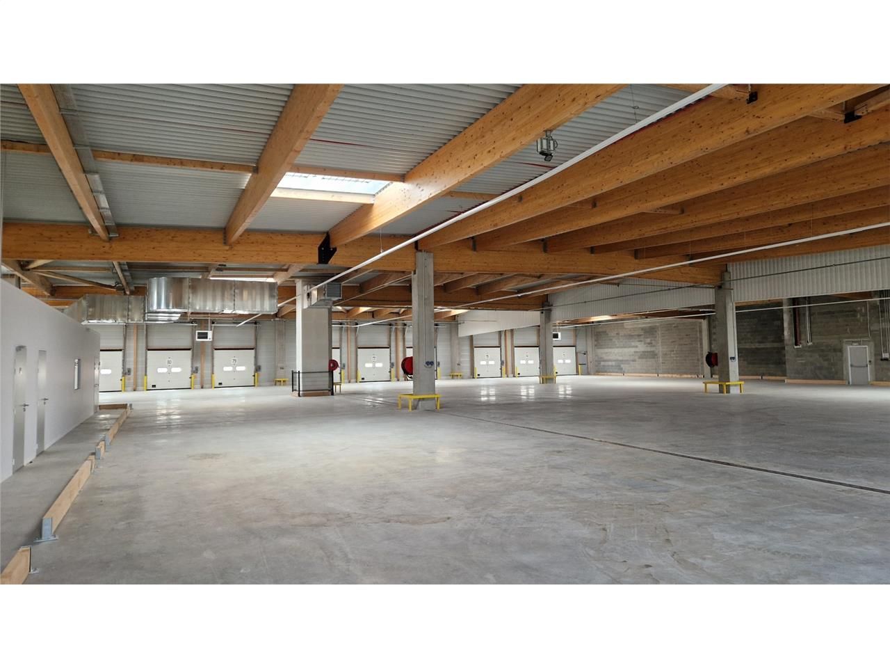 SAVILLS  vous propose à la location des cellules 