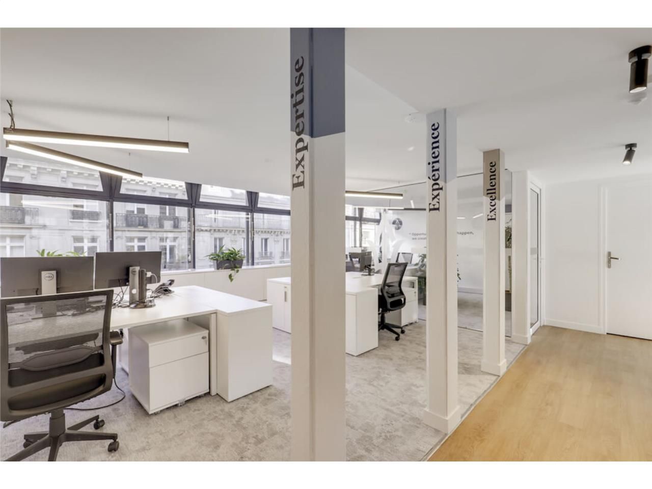 Cet espace de coworking est situé à Paris Wagram.