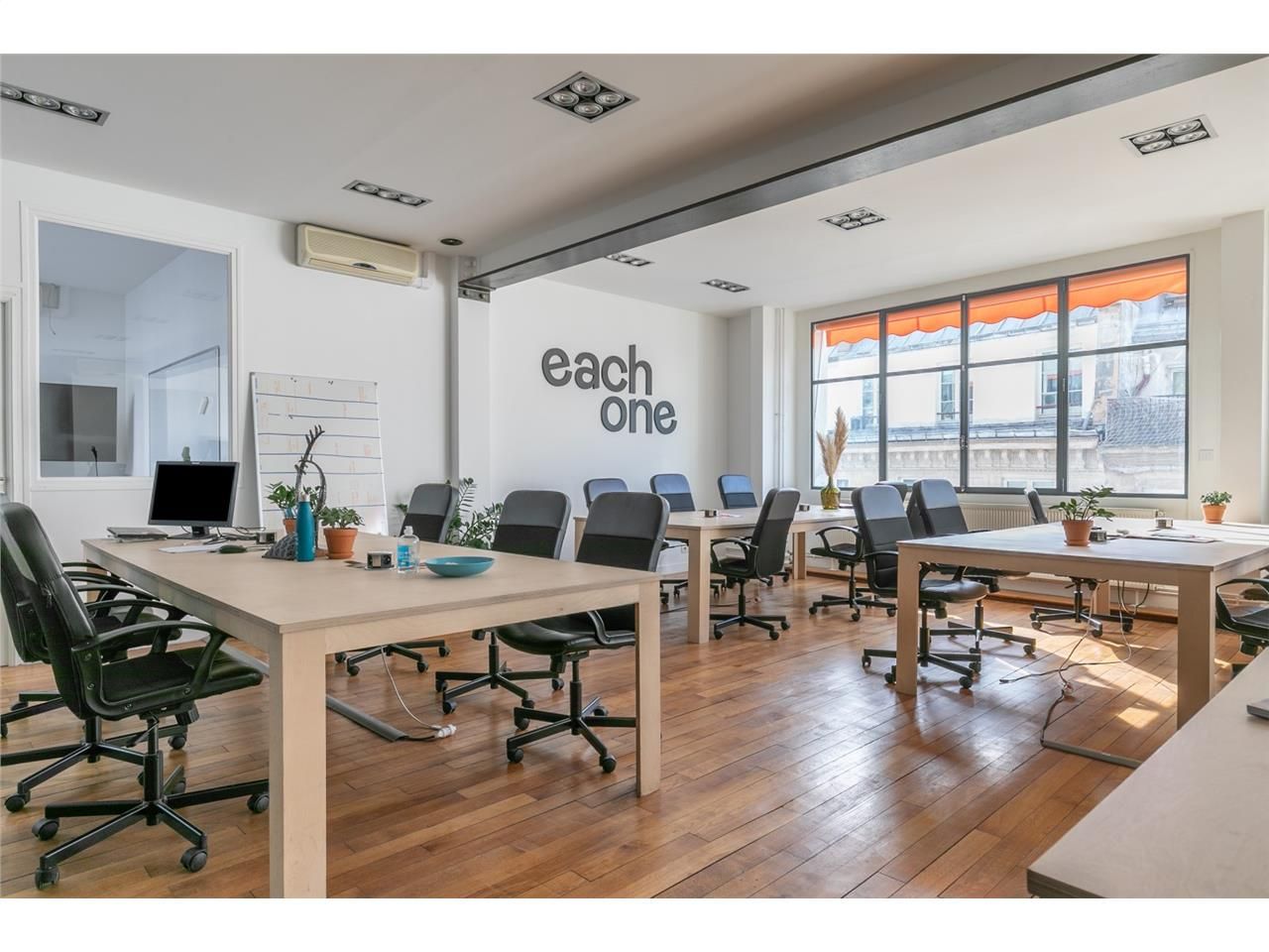 Location d'un espace de travail privatif équipé, 