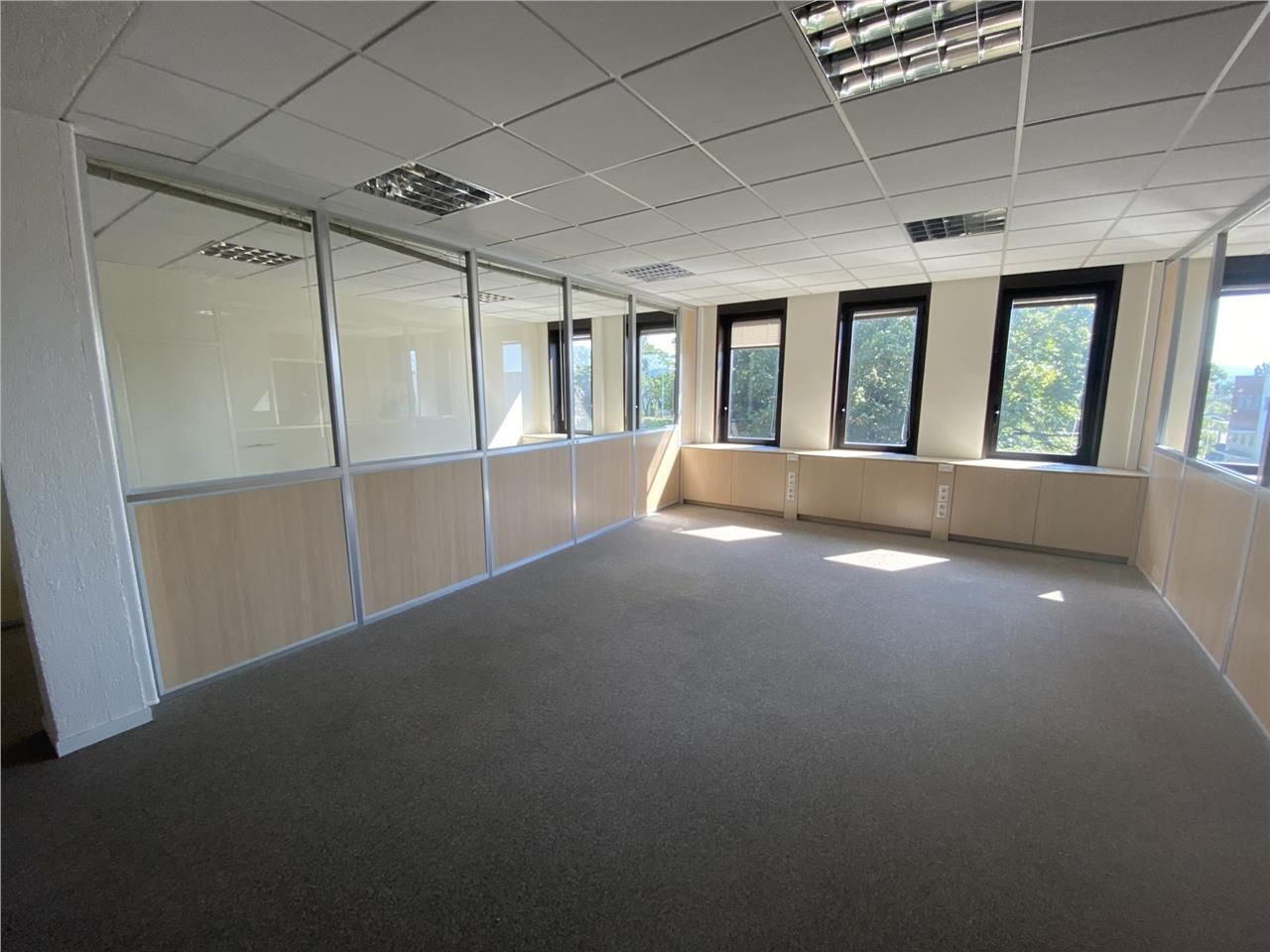 Savills vous propose une surface de bureaux au co