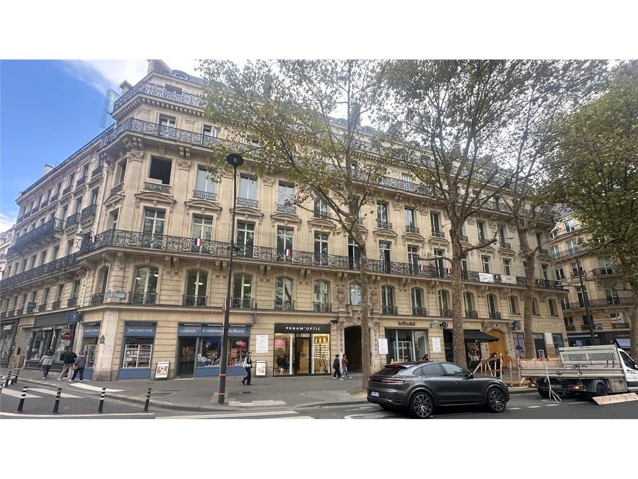 Savills vous propose un plateau de bureaux de 619