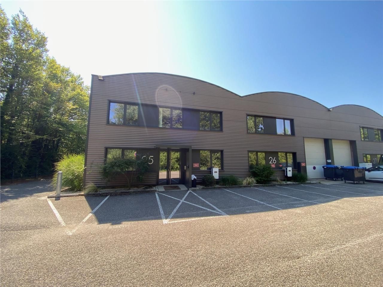 SAVILLS vous propose à la location  un local mixt