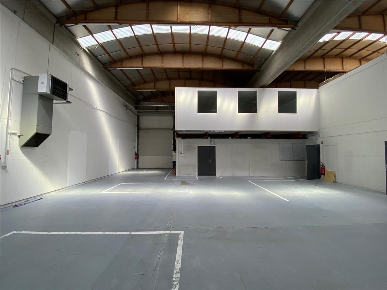 SAVILLS vous propose à la location  un local mixt