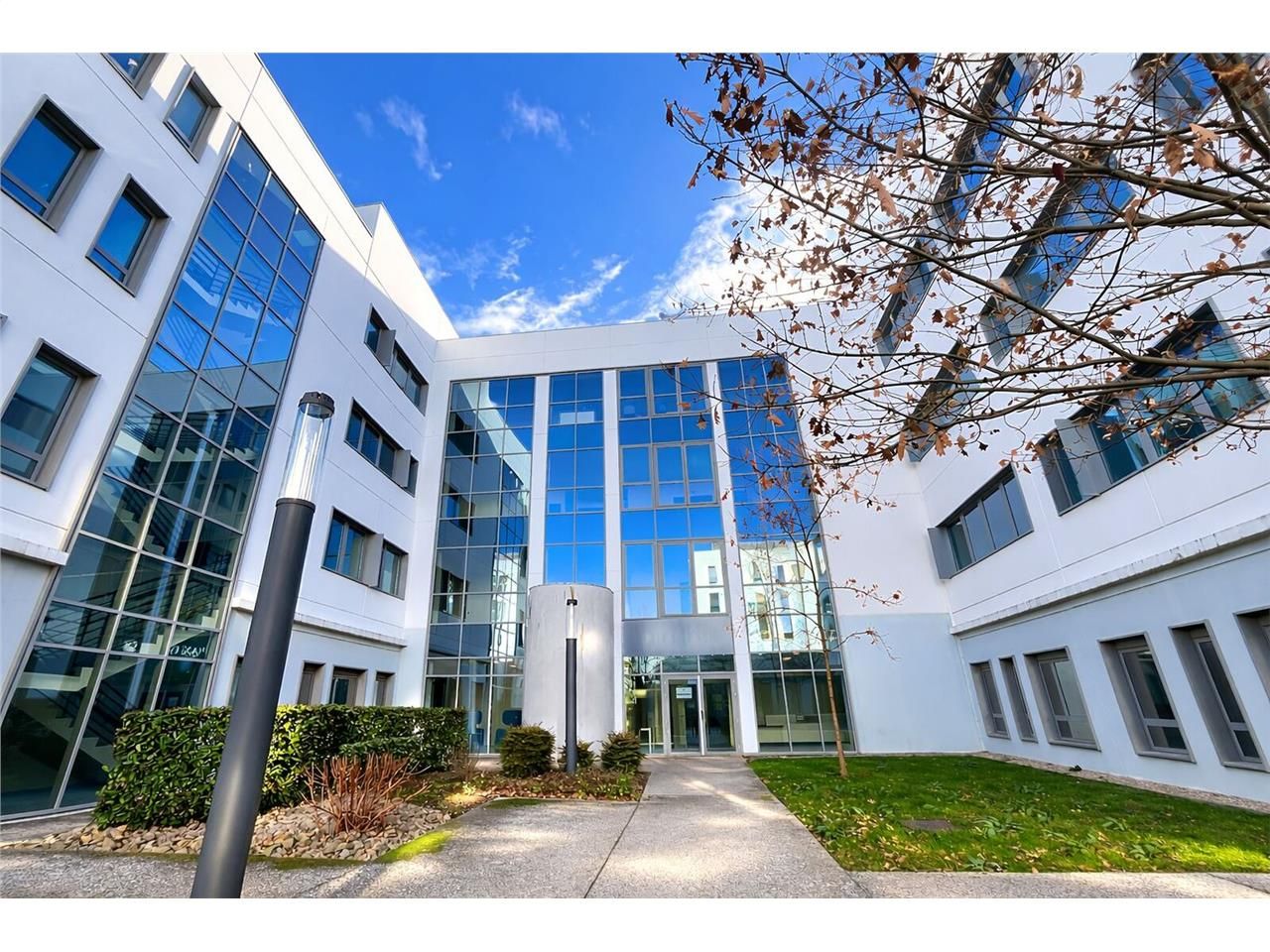 Savills vous propose à la location des bureaux am