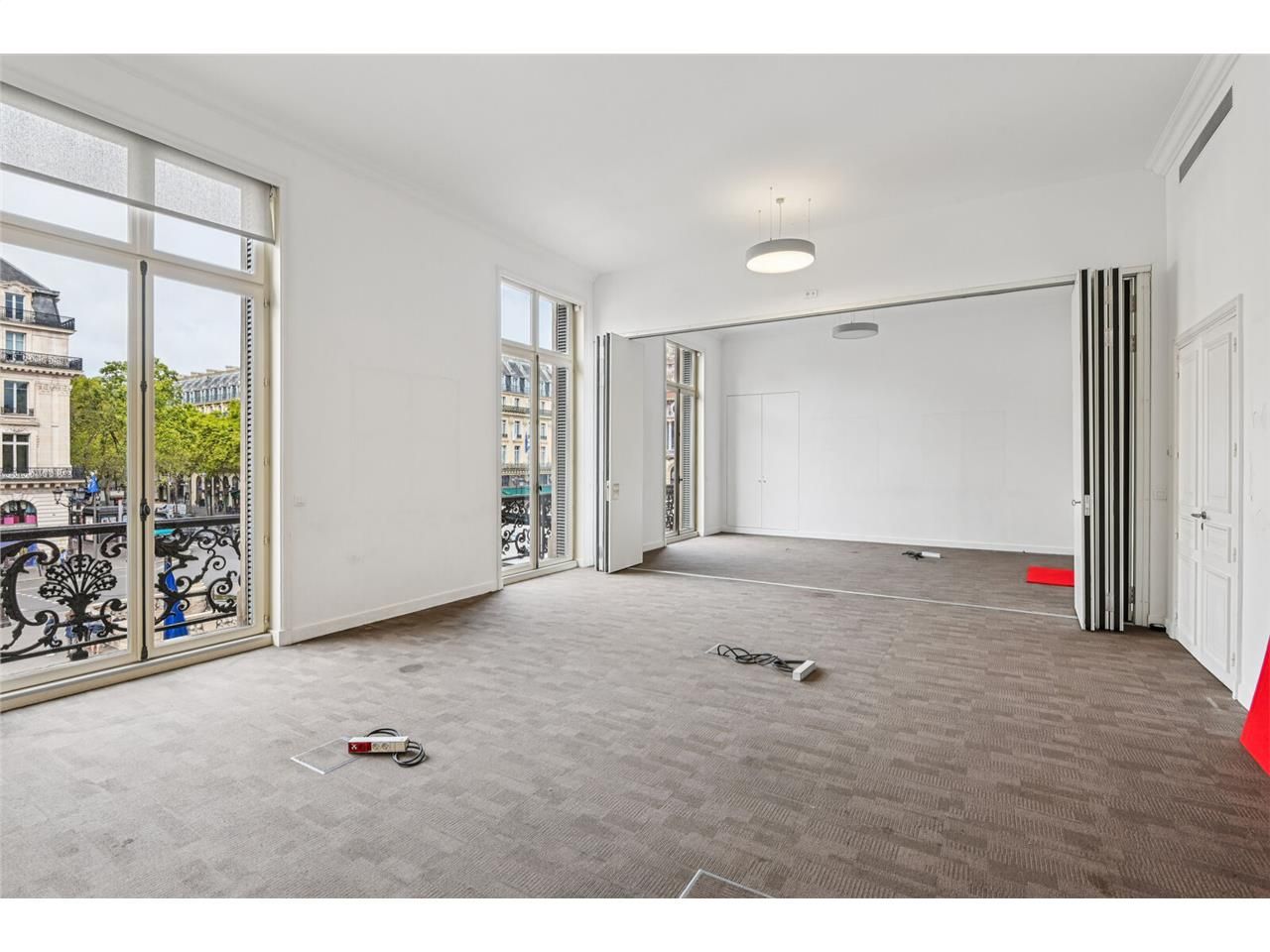 Savills propose à la location un plateau de burea