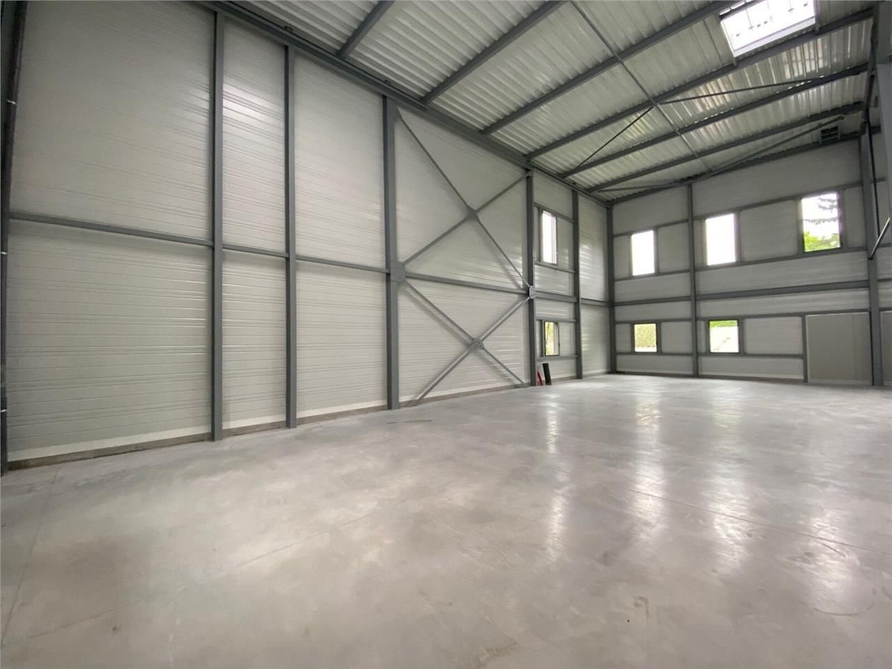 Savills vous propose un parc d'activité neuf  à v