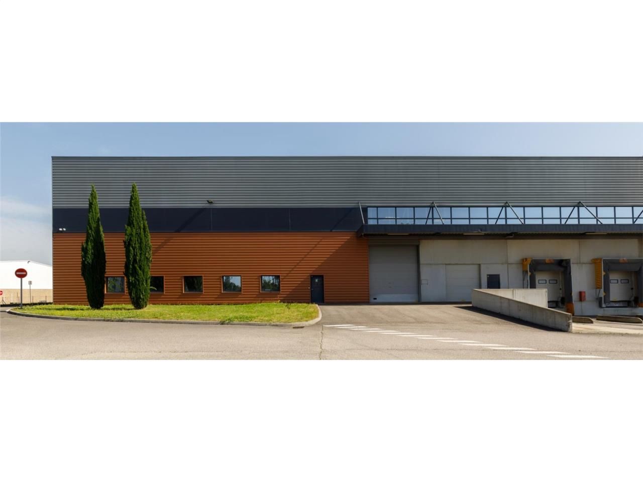 SAVILLS FRANCE vous propose, à louer un bâtiment 