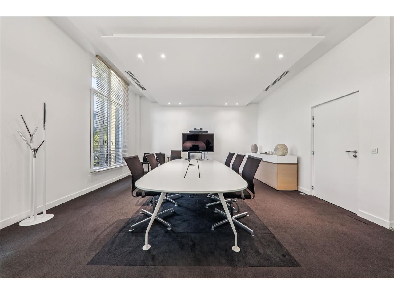 SAVILLS France vous propose à la location un plat