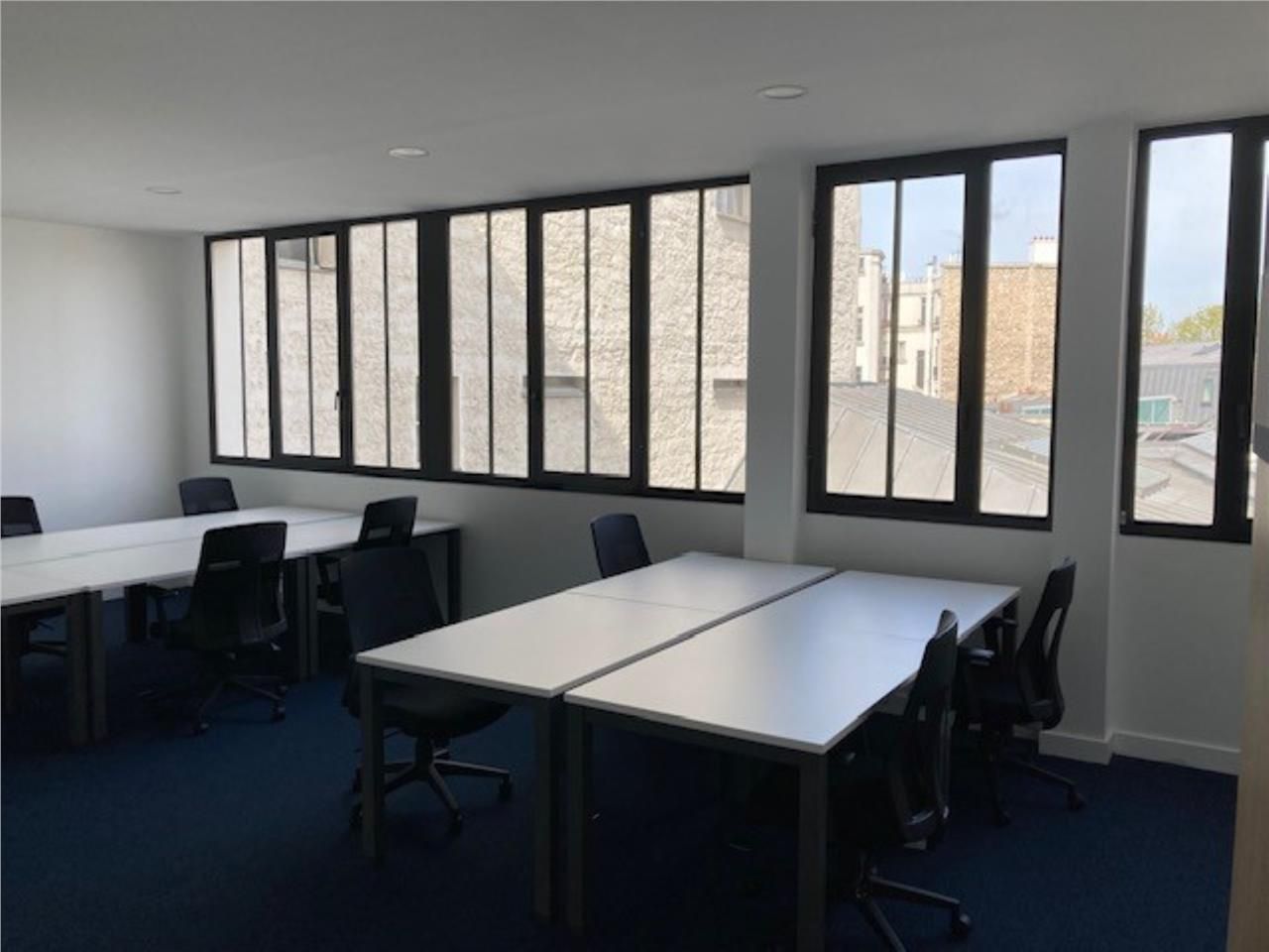 Idéalement situé à proximité du Parc Monceau, ce 