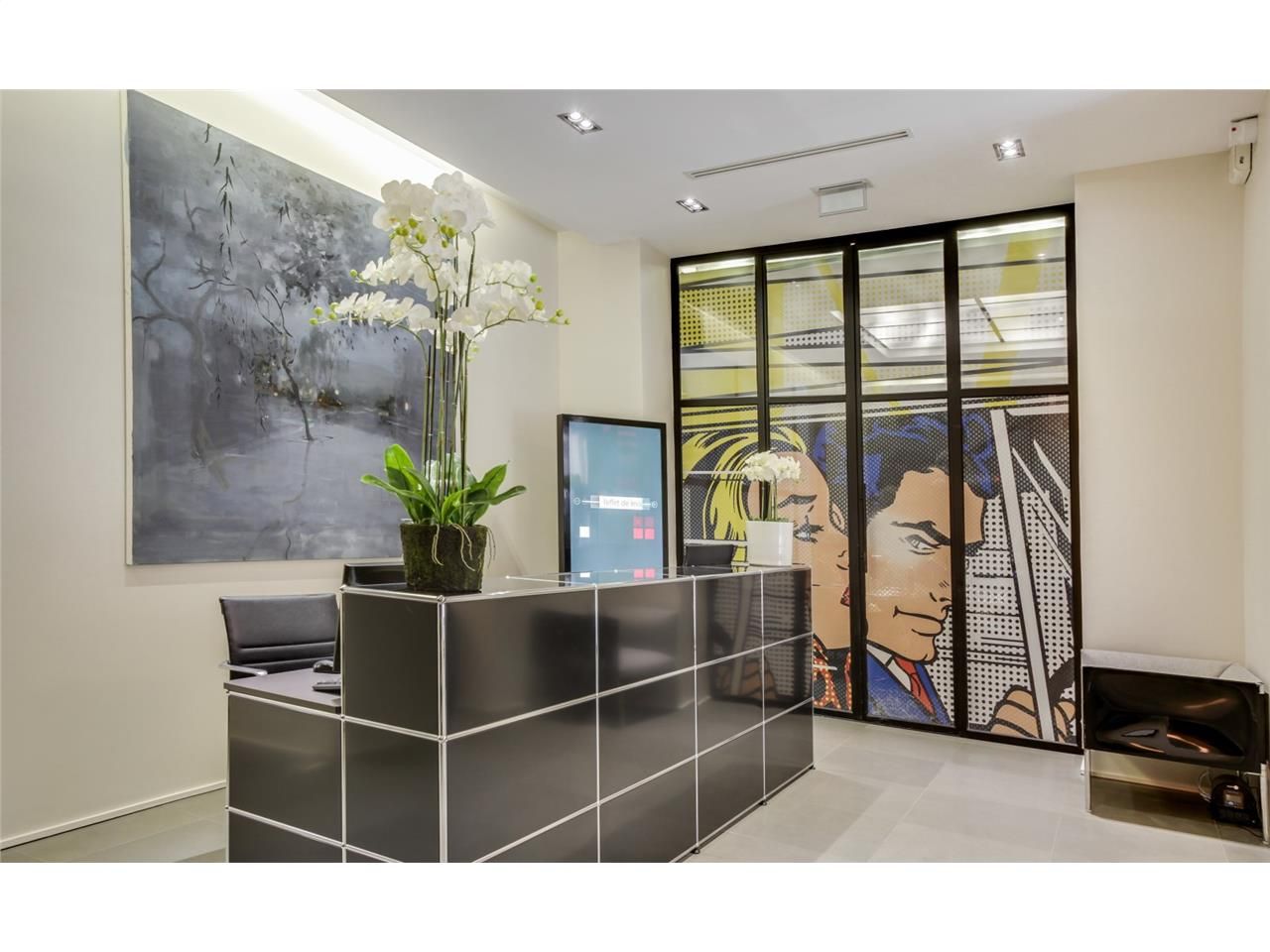 Situé prés du Trocadéro à Paris, cet espace de bu