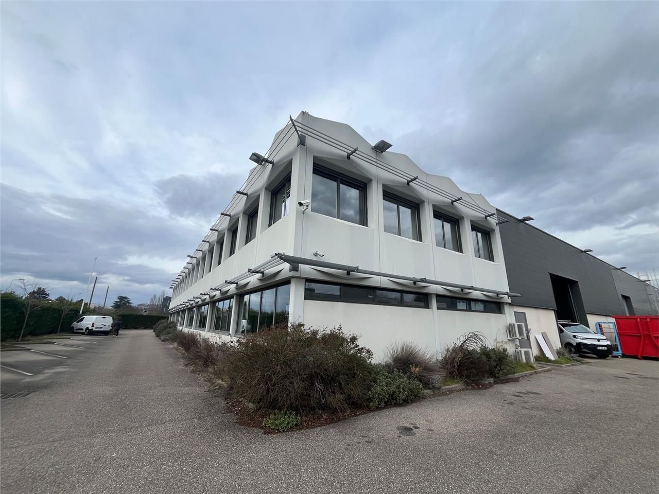 Savills Lyon propose à la location un bâtiment mi