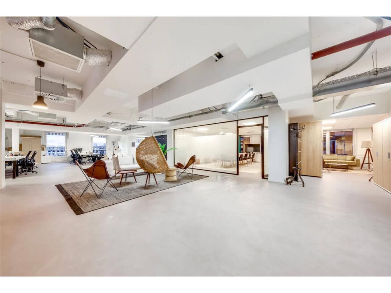 Cet espace de travail est situé à Châtelet, un qu