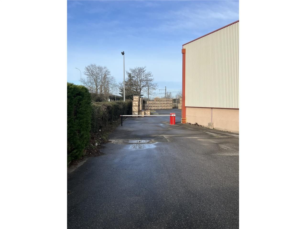 SAVILLS FRANCE vous propose, à louer, un bâtiment