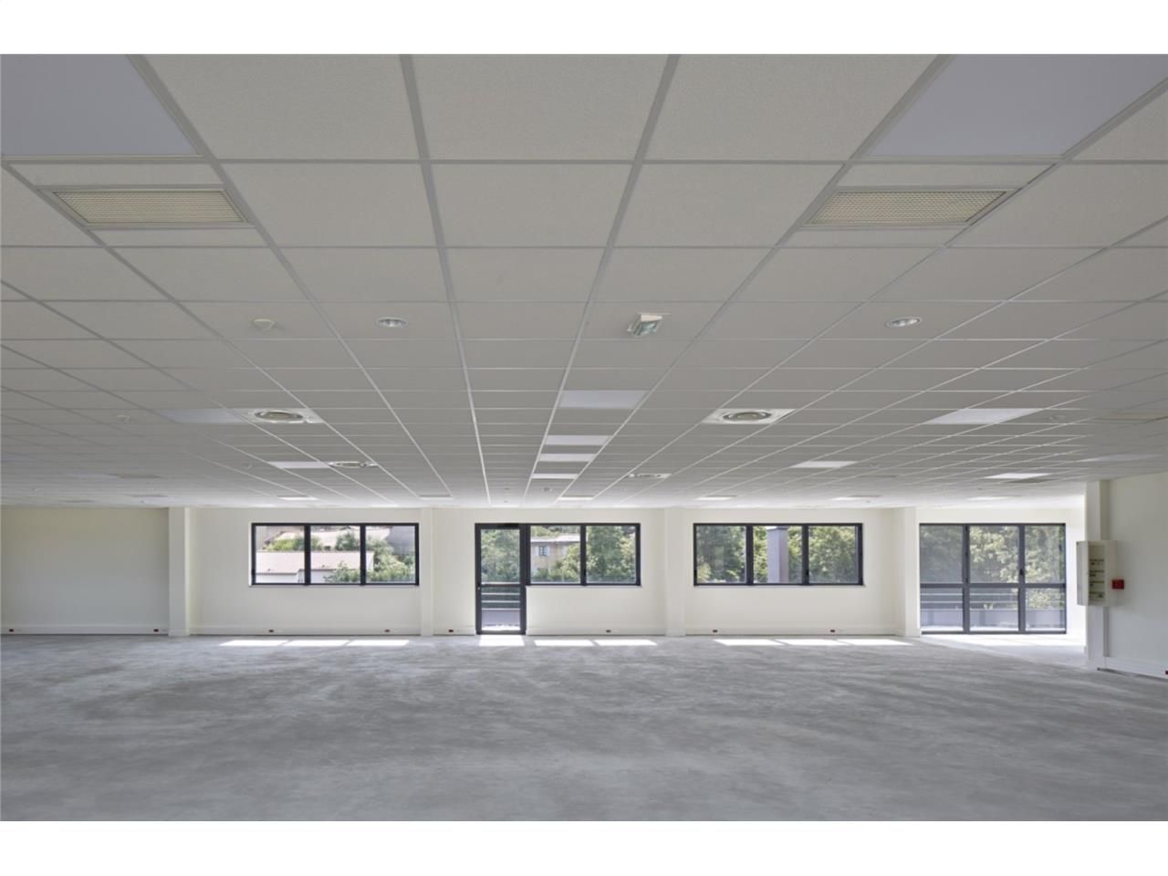 SAVILLS vous propose à la location plusieurs surf