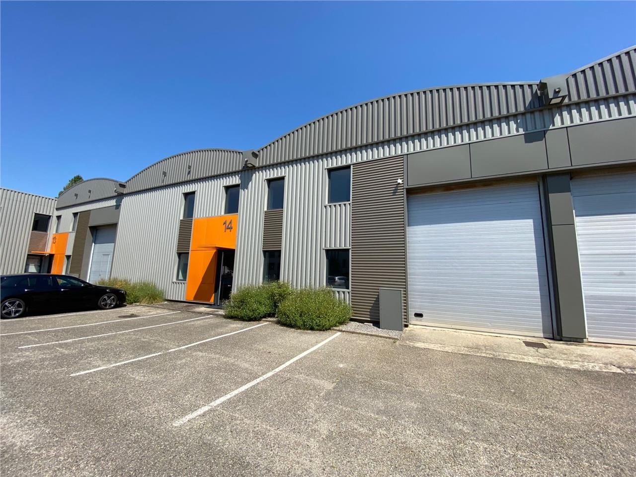 SAVILLS vous propose à la location un local d'act