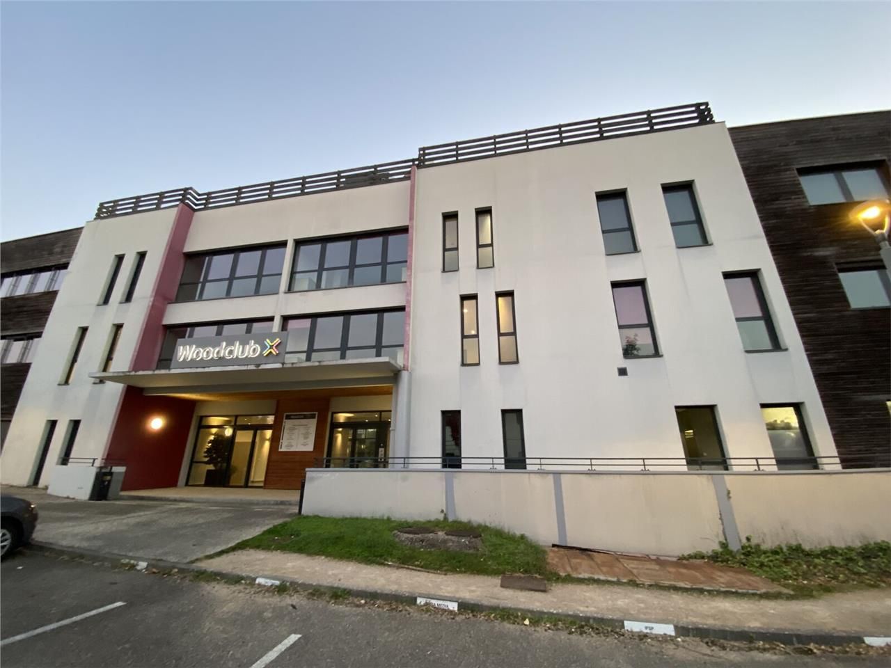 Savills vous propose à la location différentes su