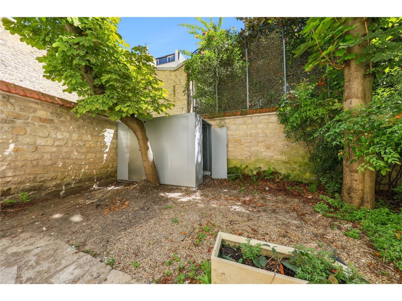 Savills vous propose à la location un superbe Hôt