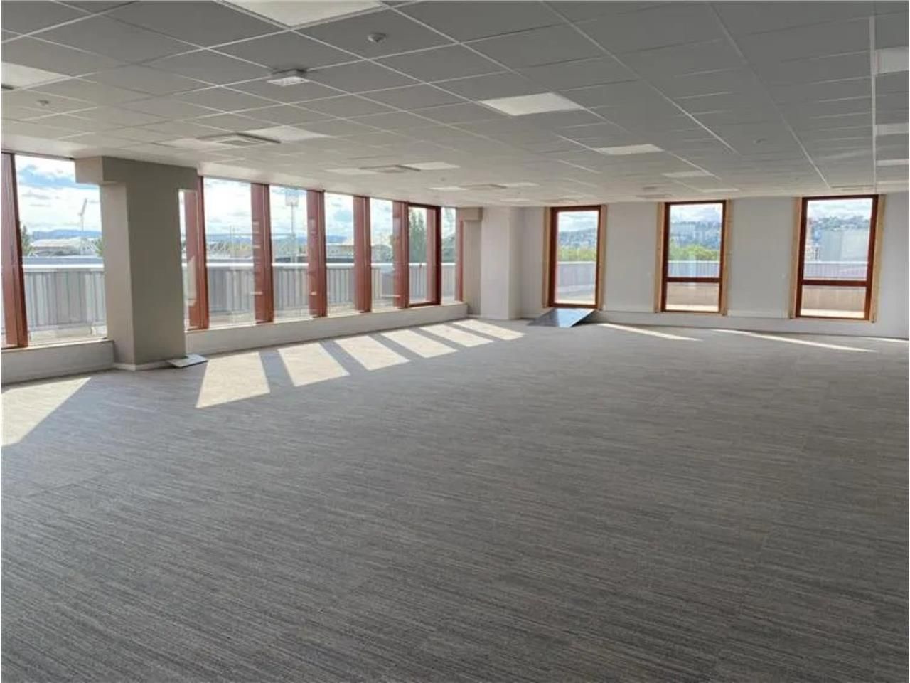 SAVILLS  vous propose à la location des cellules 