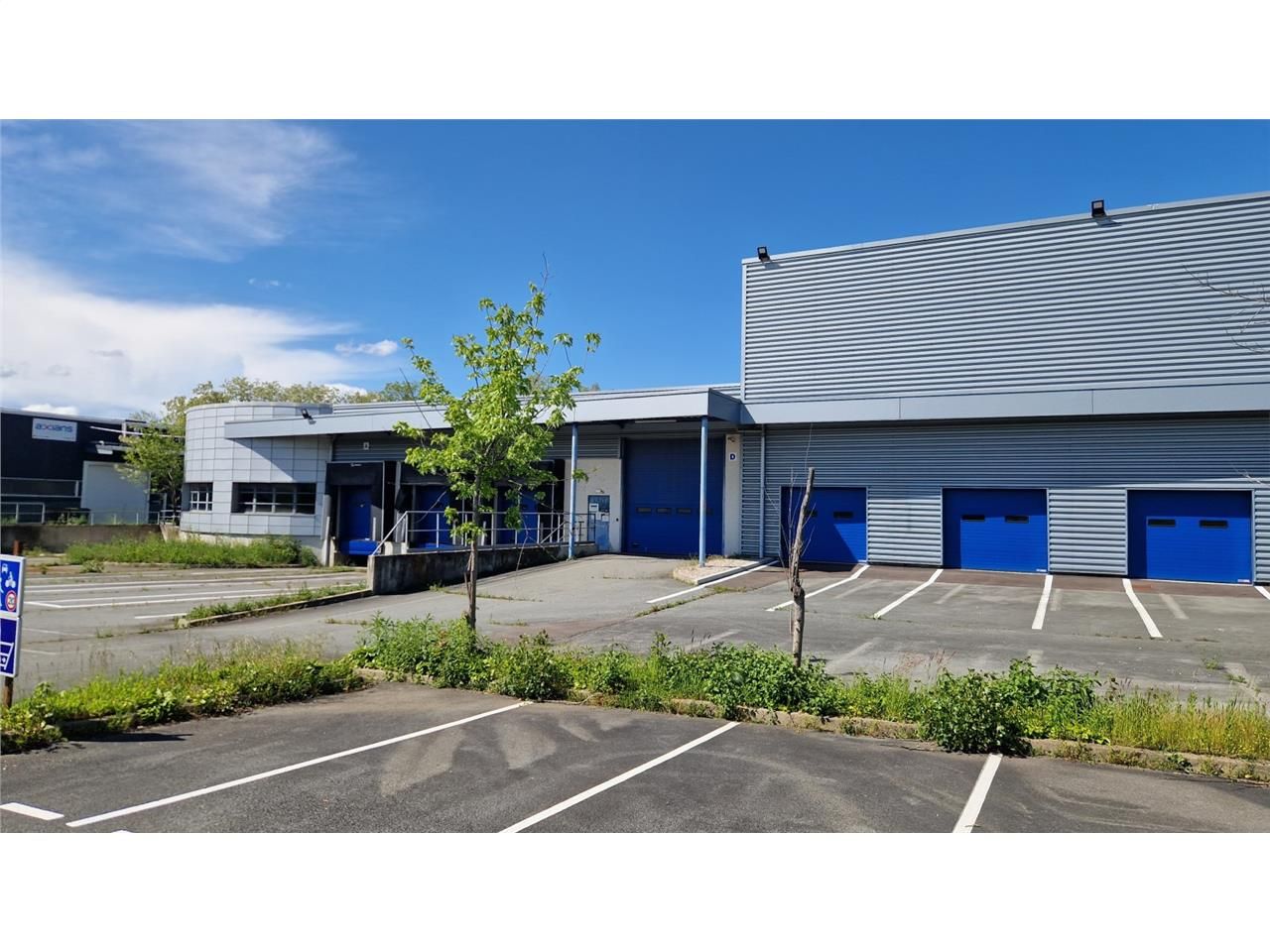 A LOUER - MIRIBEL / LES ECHETS (01700) - Bâtiment