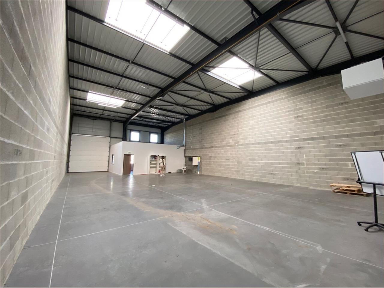 SAVILLS vous propose à la location un local d'act