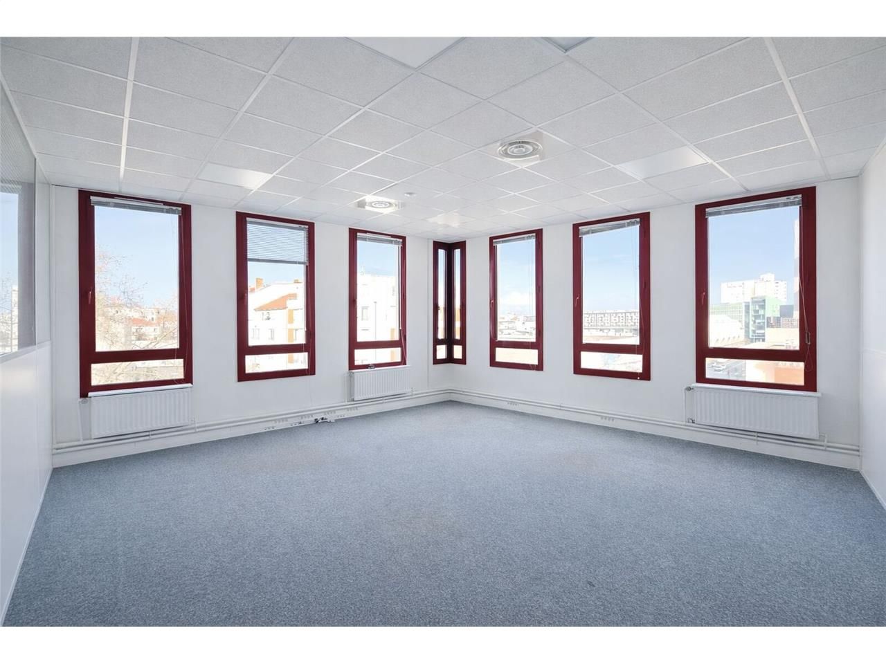 Savills vous propose des bureaux à louer en plein