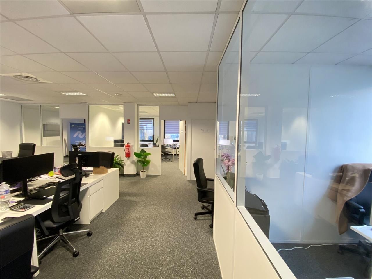 Savills vous propose à la location 171 m² de bure