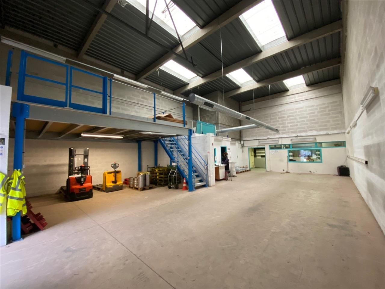 RARE ! Savills Lyon vous propose un local d'activ