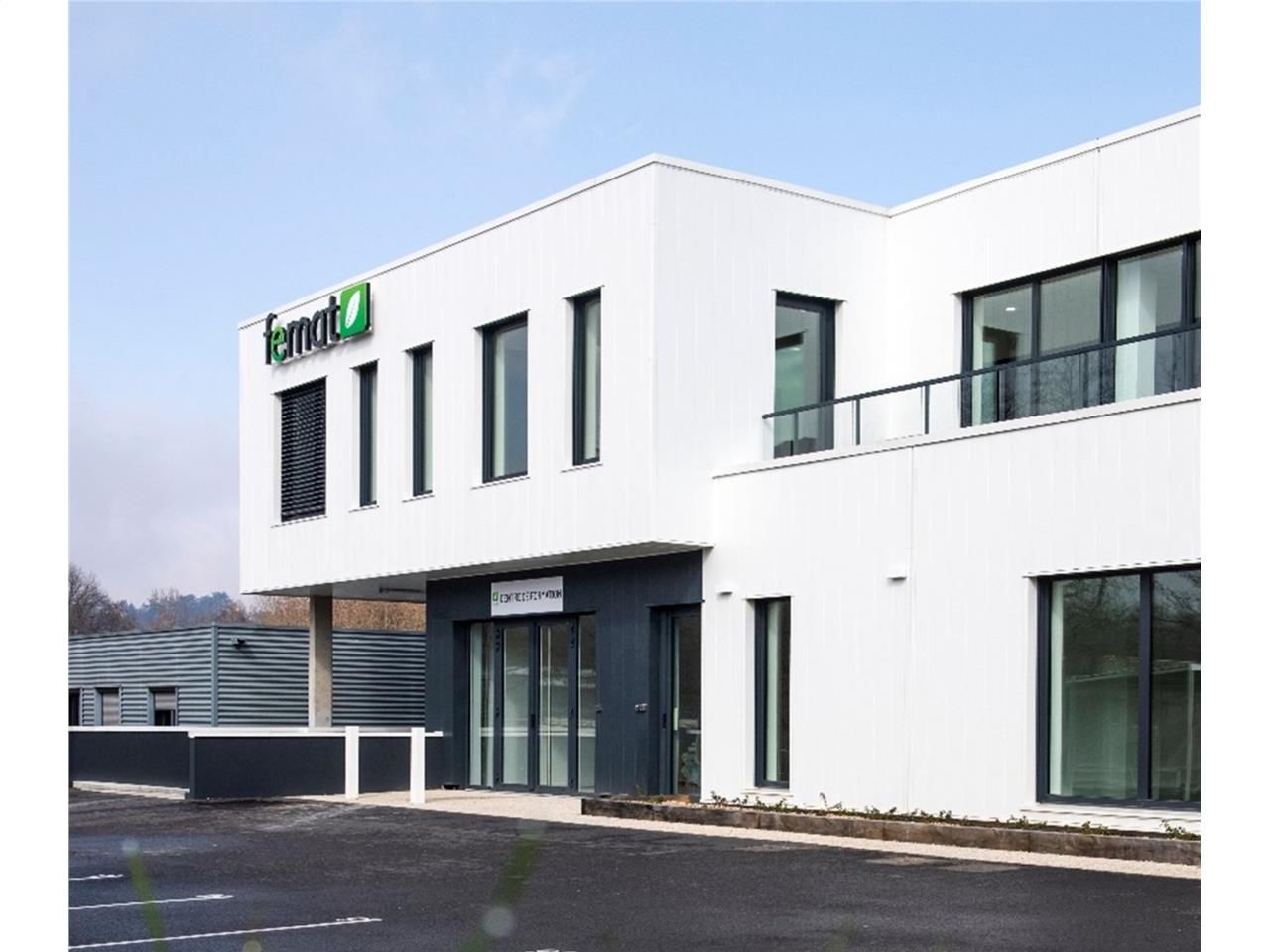 Savills vous propose à la location 500 m² de bure