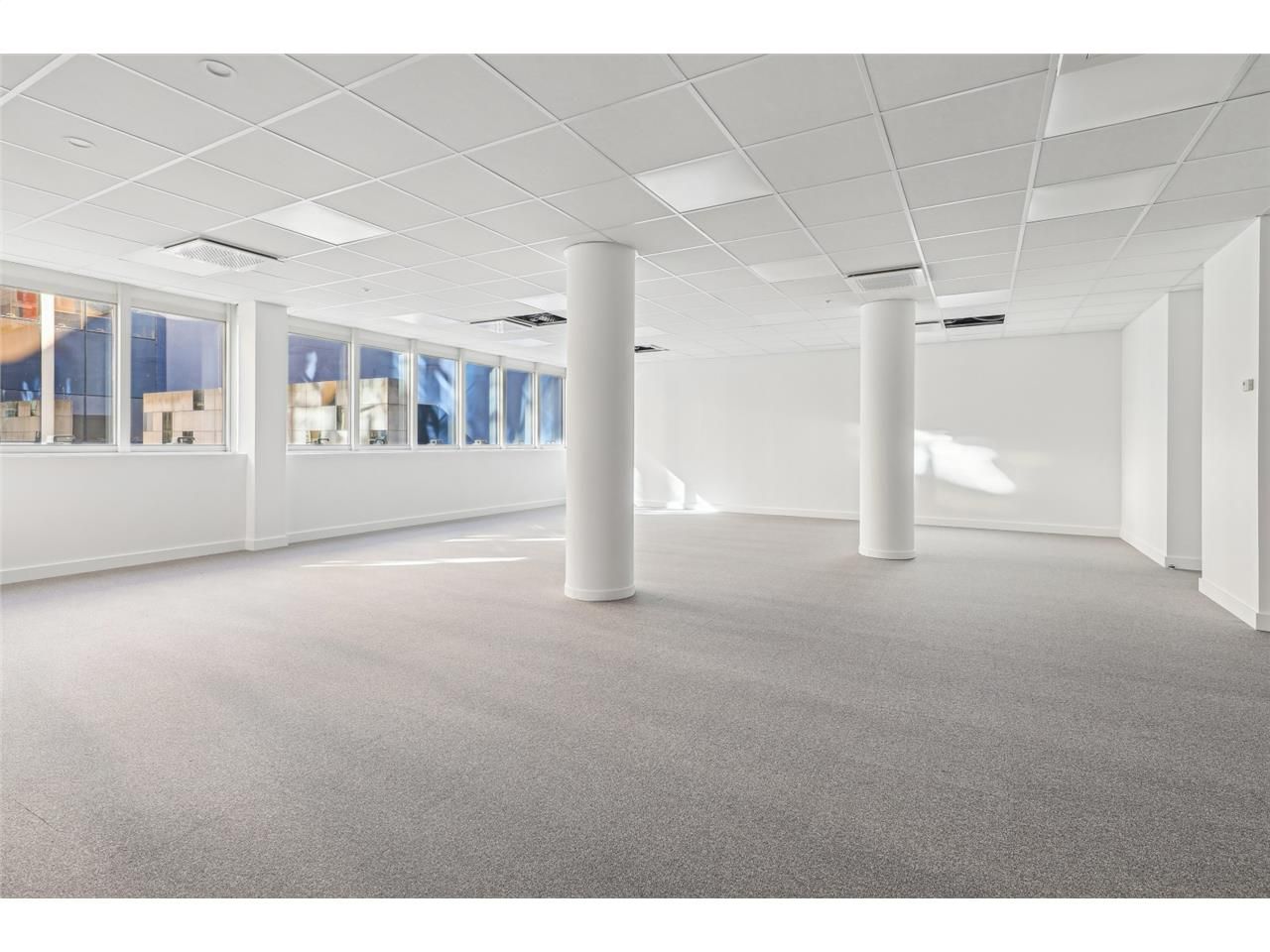 Savills vous propose 512 m² de bureaux à louer à 