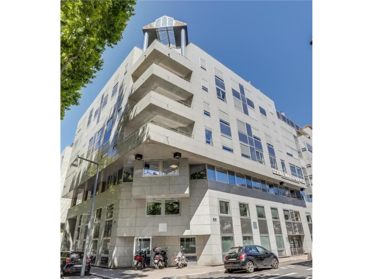 Savills Lyon vous propose deux plateaux de bureau