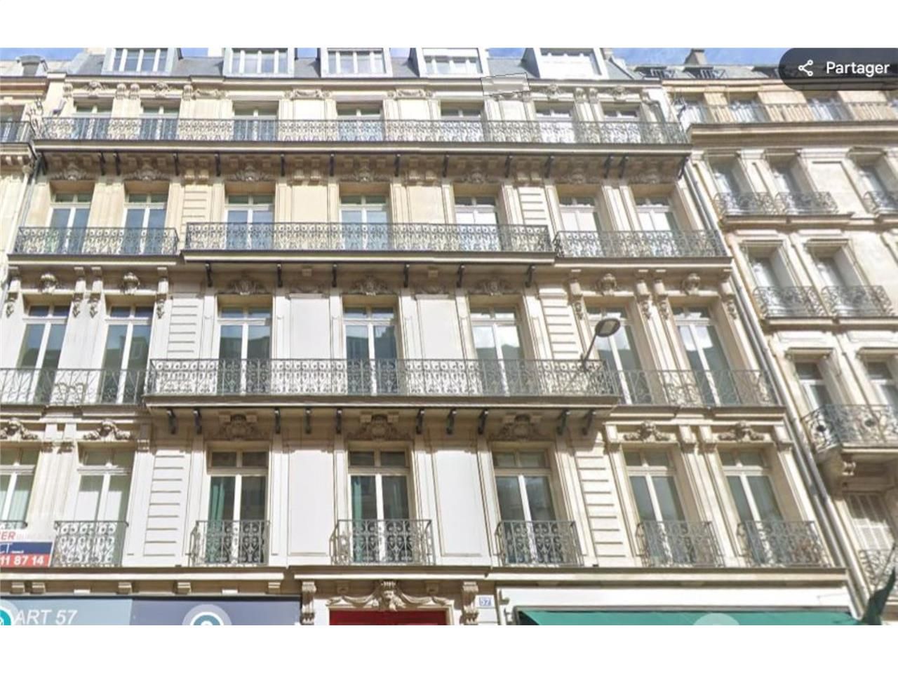 Savills vous propose 23 m² de bureaux non divisib