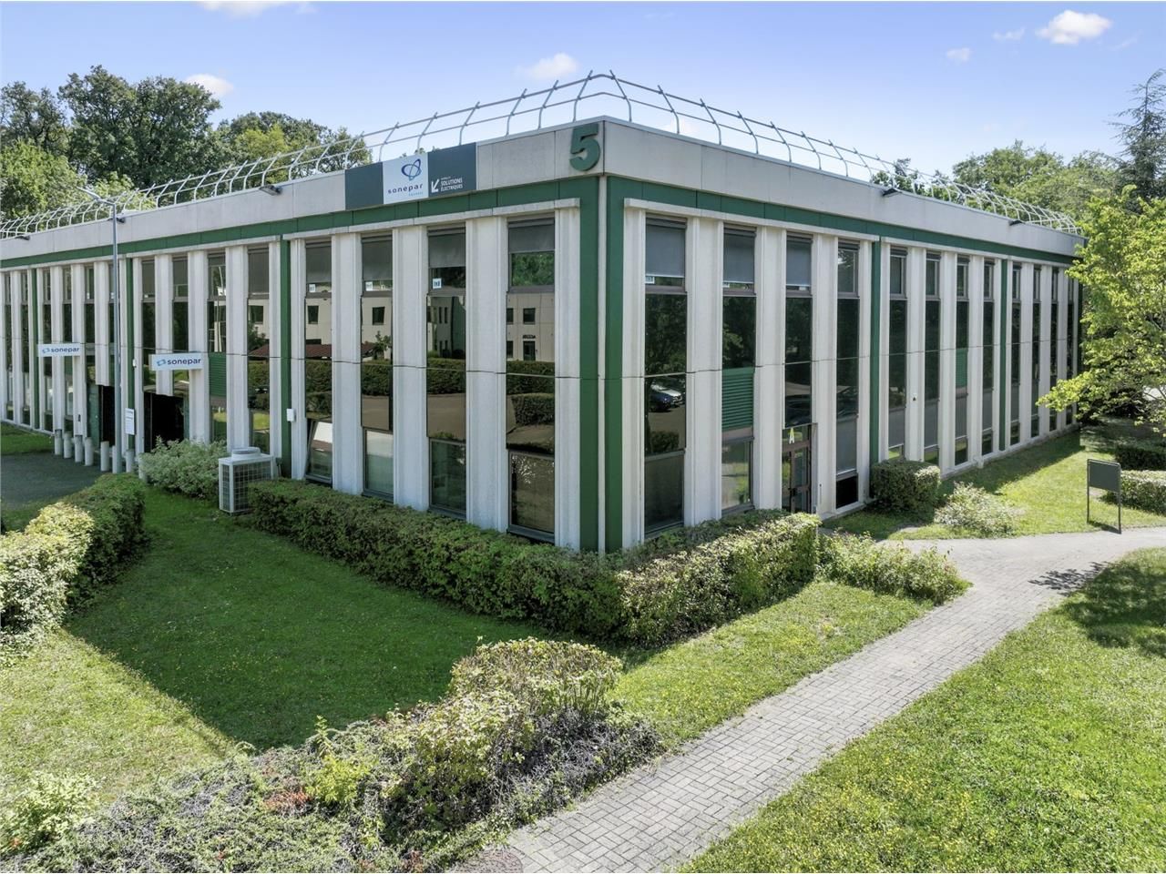 Savills vous propose plusieurs surfaces de bureau