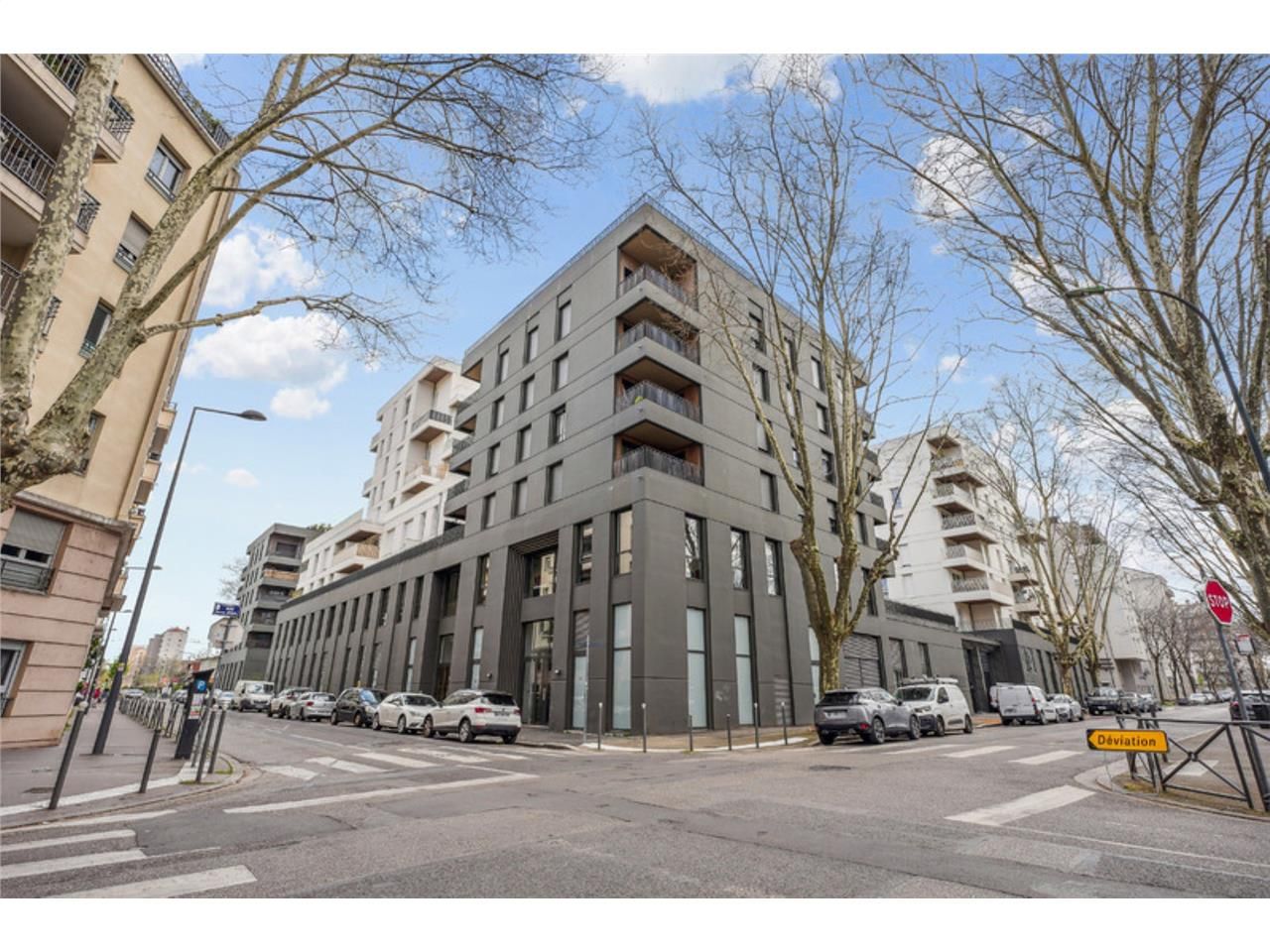 Savills propose à la location un plateau de burea