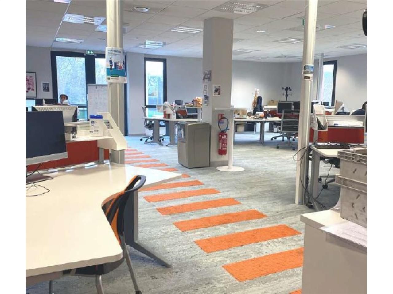 Savills vous propose à la location 213 m² de bure