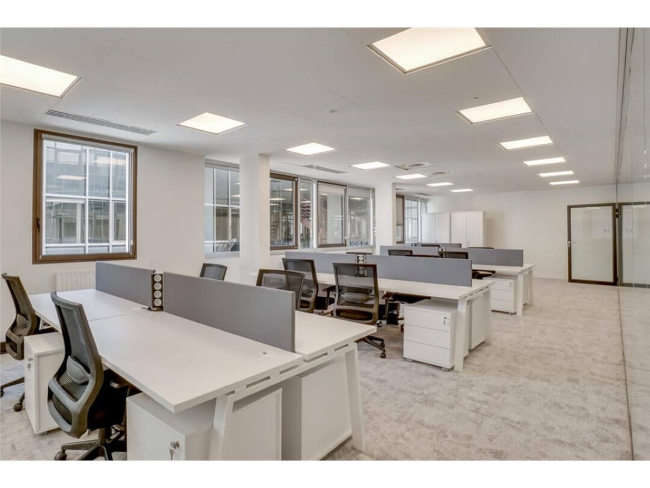 Le 10 Rue du Faubourg Montmartre est situé dans l