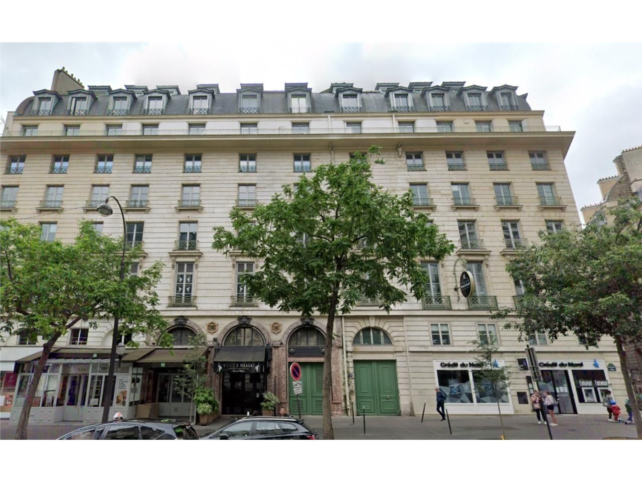 Au sein d'un immeuble est de style haussmannien r