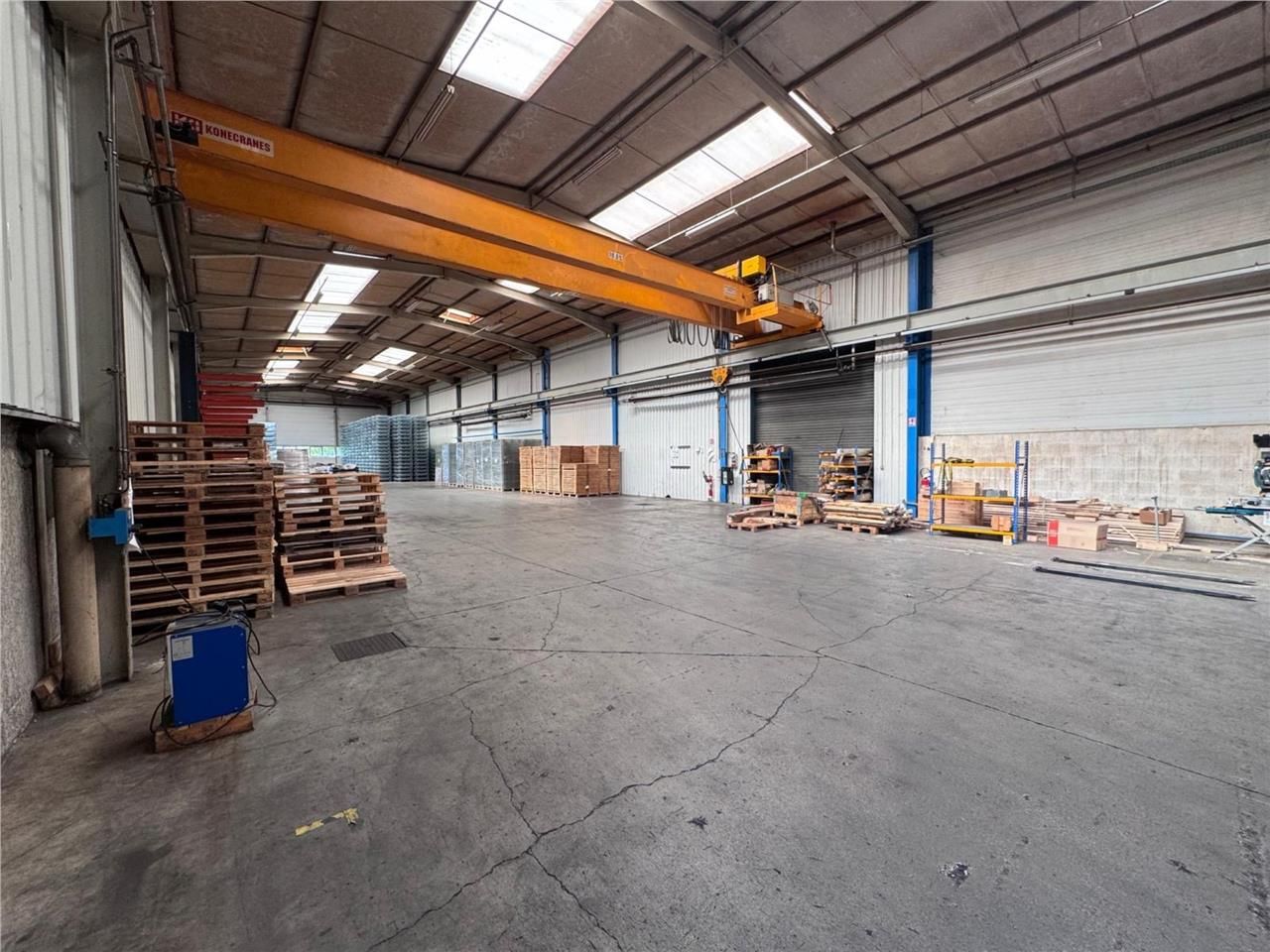 Savills propose à la location des locaux d'activi